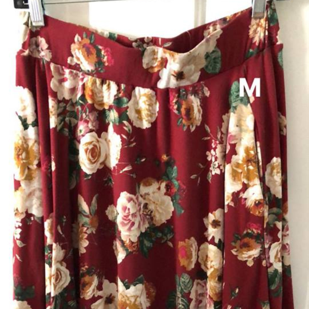 ⬇️Burgundy Pink Floral Aline Skirt Size Medium NWT